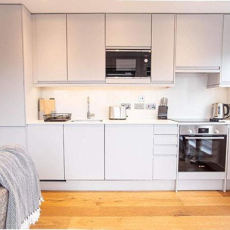 Two Bed Flat With Wrap Around Terrace Near Legoland, Windsor, Tube Station Διαμέρισμα Σλόουθ Εξωτερικό φωτογραφία