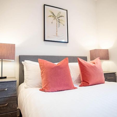 Two Bed Flat With Wrap Around Terrace Near Legoland, Windsor, Tube Station Διαμέρισμα Σλόουθ Εξωτερικό φωτογραφία