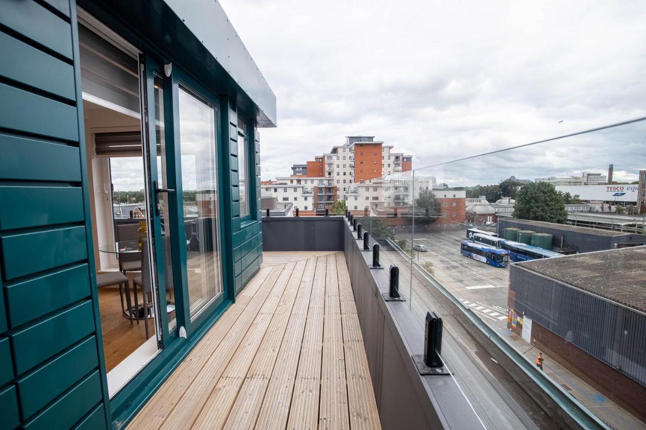 Two Bed Flat With Wrap Around Terrace Near Legoland, Windsor, Tube Station Διαμέρισμα Σλόουθ Εξωτερικό φωτογραφία