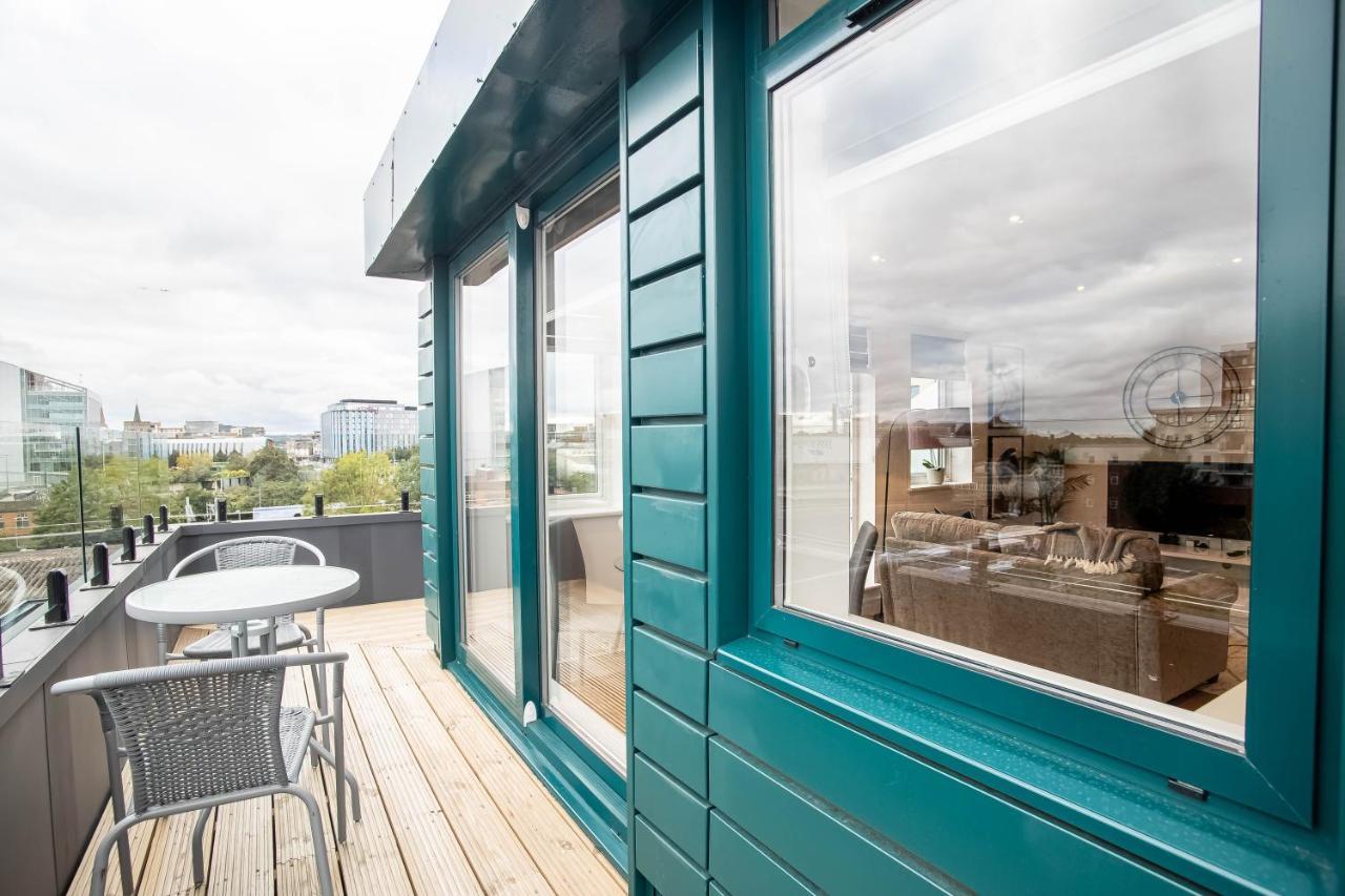 Two Bed Flat With Wrap Around Terrace Near Legoland, Windsor, Tube Station Διαμέρισμα Σλόουθ Εξωτερικό φωτογραφία
