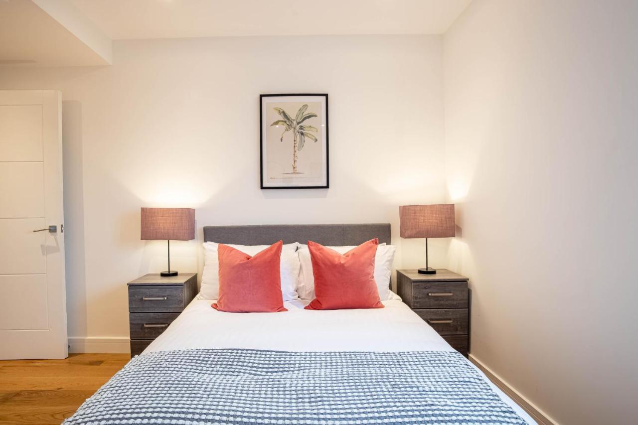 Two Bed Flat With Wrap Around Terrace Near Legoland, Windsor, Tube Station Διαμέρισμα Σλόουθ Εξωτερικό φωτογραφία